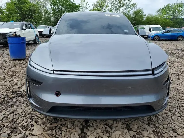 TESLA MODEL Y 2026