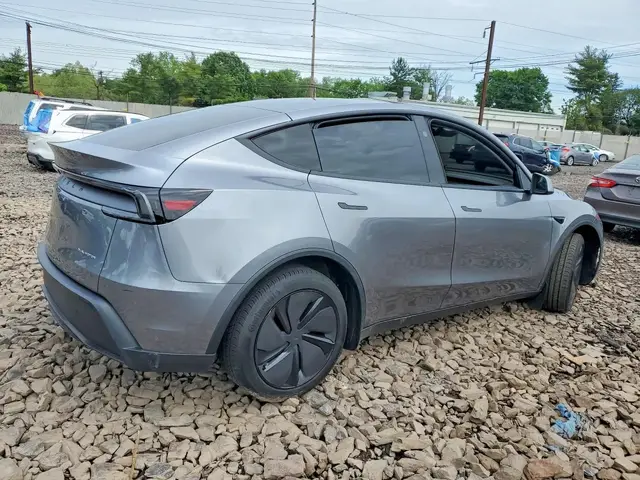 TESLA MODEL Y 2026