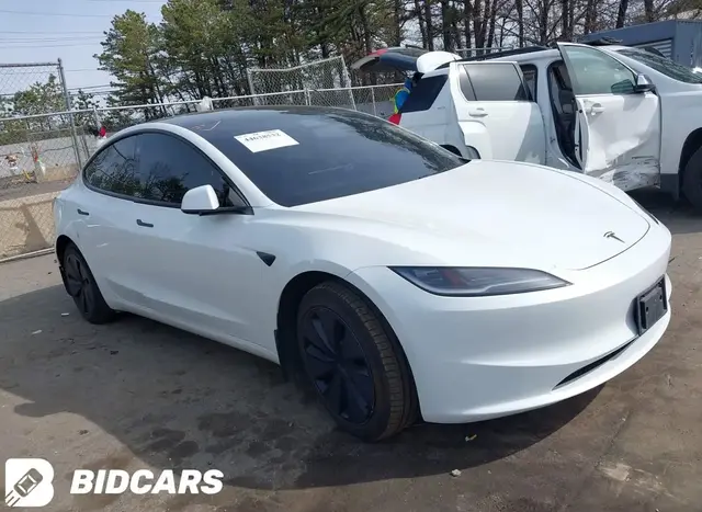 TESLA MODEL 3 2024