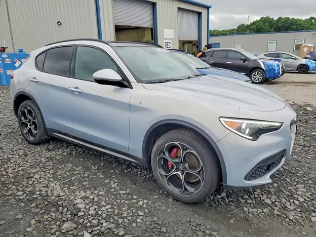 ALFA ROMEO STELVIO 2022