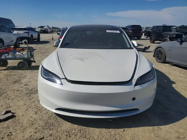 TESLA MODEL 3 2025
