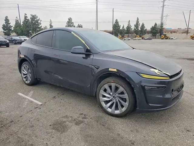 TESLA MODEL Y 2026