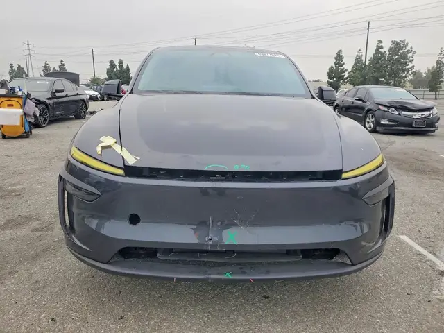 TESLA MODEL Y 2026