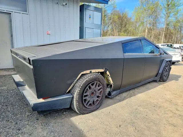 TESLA CYBERTRUCK 2024