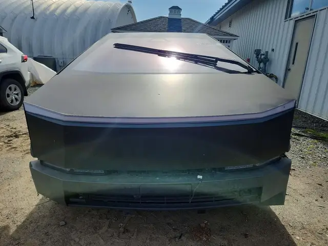 TESLA CYBERTRUCK 2024