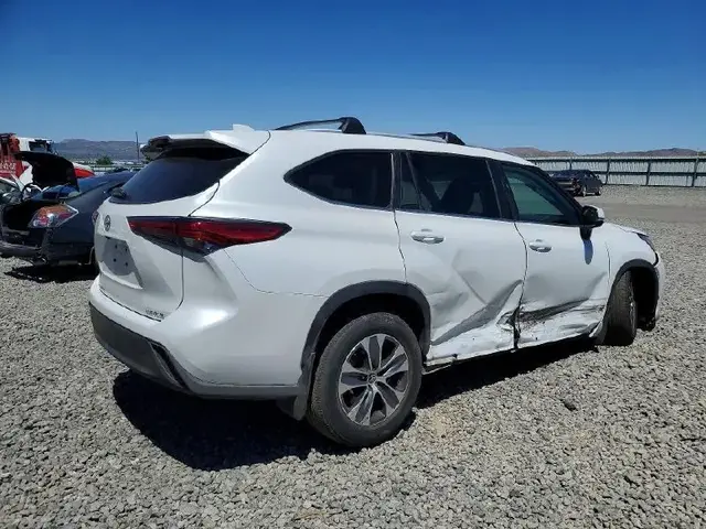 TOYOTA HIGHLANDER XLE 2023