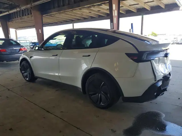 TESLA MODEL Y 2026