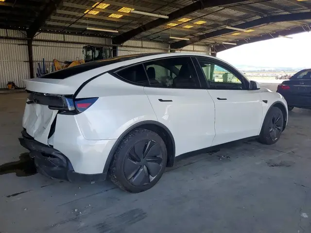 TESLA MODEL Y 2026