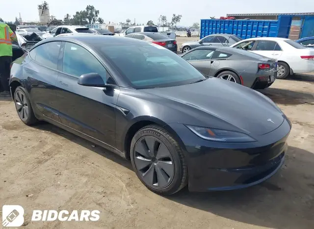 TESLA MODEL 3 2025