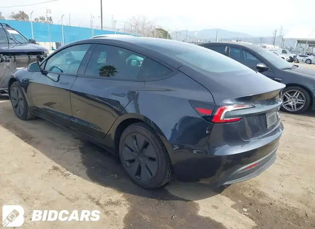TESLA MODEL 3 2025