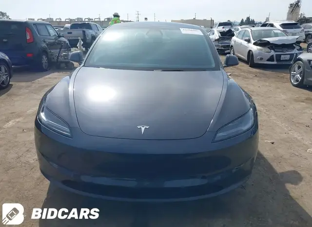 TESLA MODEL 3 2025