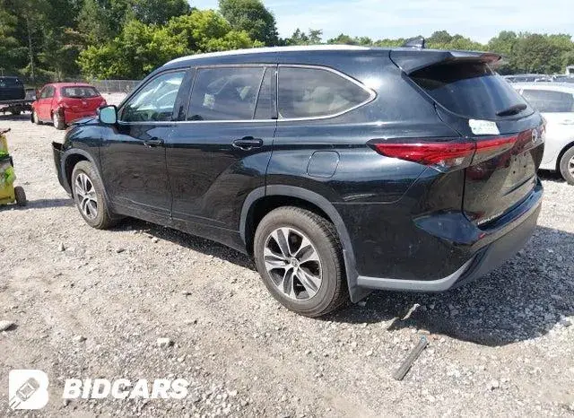 TOYOTA HIGHLANDER XLE 2022