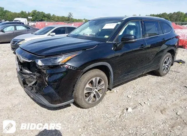 TOYOTA HIGHLANDER XLE 2022