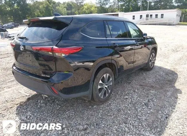 TOYOTA HIGHLANDER XLE 2022