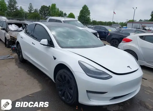 TESLA MODEL 3 2021