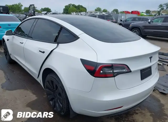 TESLA MODEL 3 2021