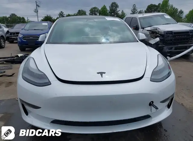 TESLA MODEL 3 2021