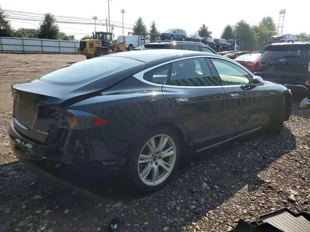 TESLA MODEL S 2021
