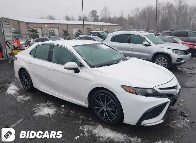 TOYOTA CAMRY SE 2021