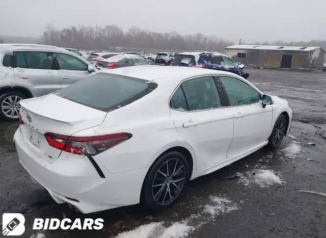 TOYOTA CAMRY SE 2021