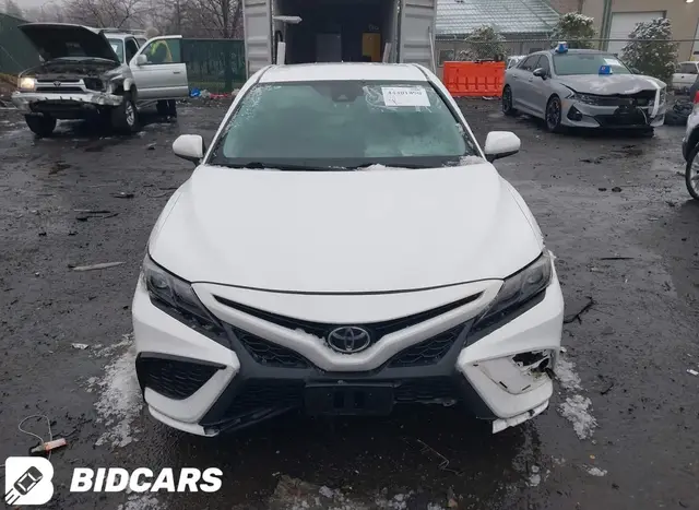 TOYOTA CAMRY SE 2021
