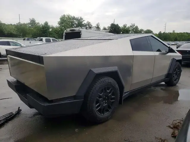 TESLA CYBERTRUCK 2024