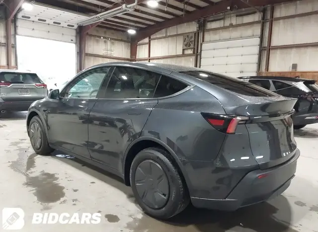 TESLA MODEL Y 2026