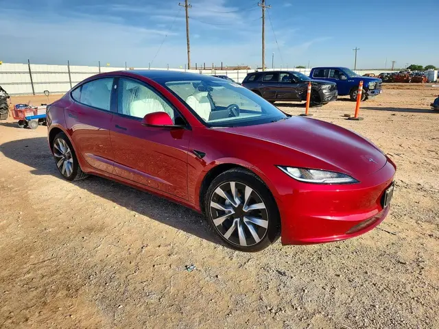 TESLA MODEL 3 2025