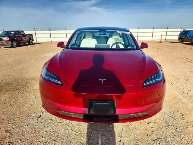 TESLA MODEL 3 2025