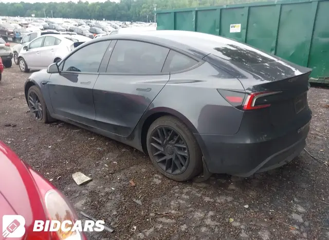 TESLA MODEL 3 2025
