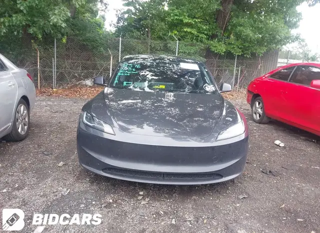 TESLA MODEL 3 2025