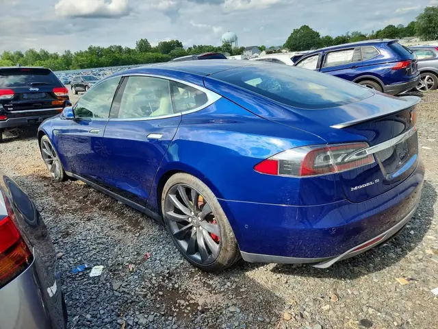 TESLA MODEL S 2015