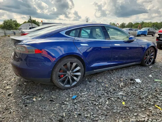 TESLA MODEL S 2015