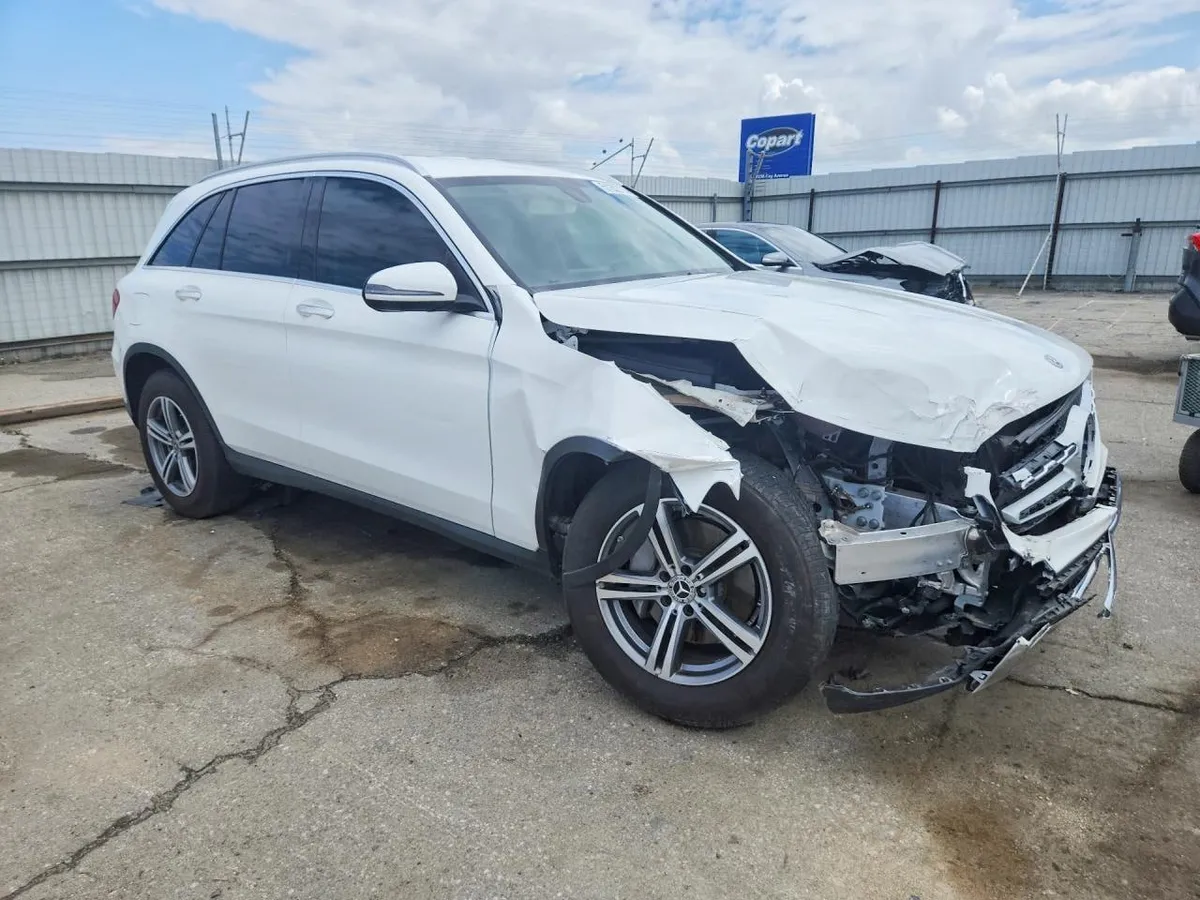 MERCEDES-BENZ GLC 300 2020