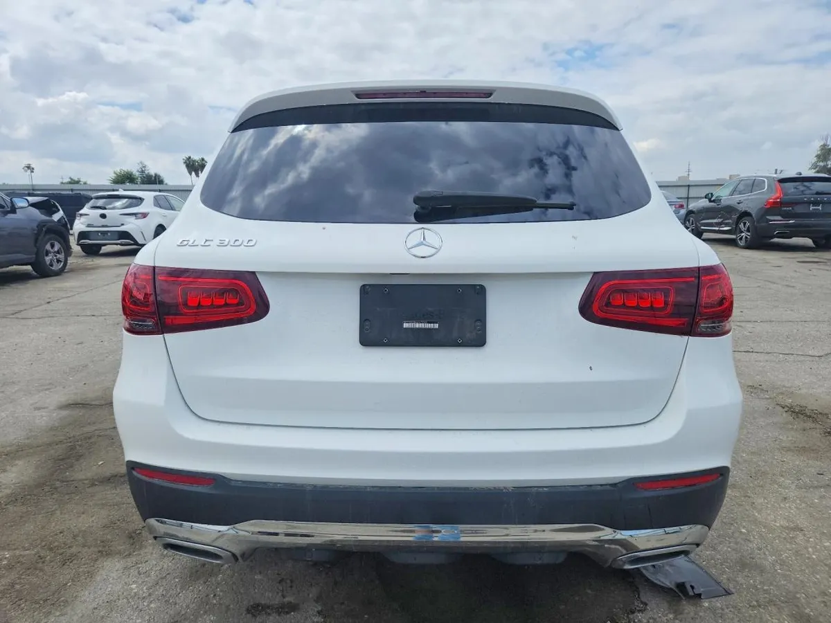MERCEDES-BENZ GLC 300 2020