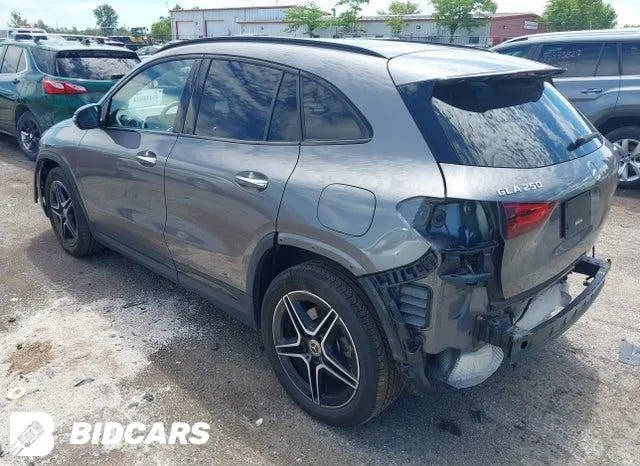 MERCEDES-BENZ GLA 4MATIC 2022