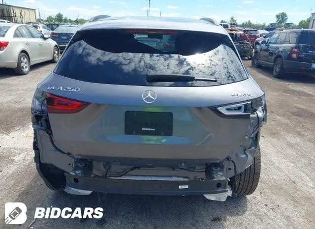 MERCEDES-BENZ GLA 4MATIC 2022