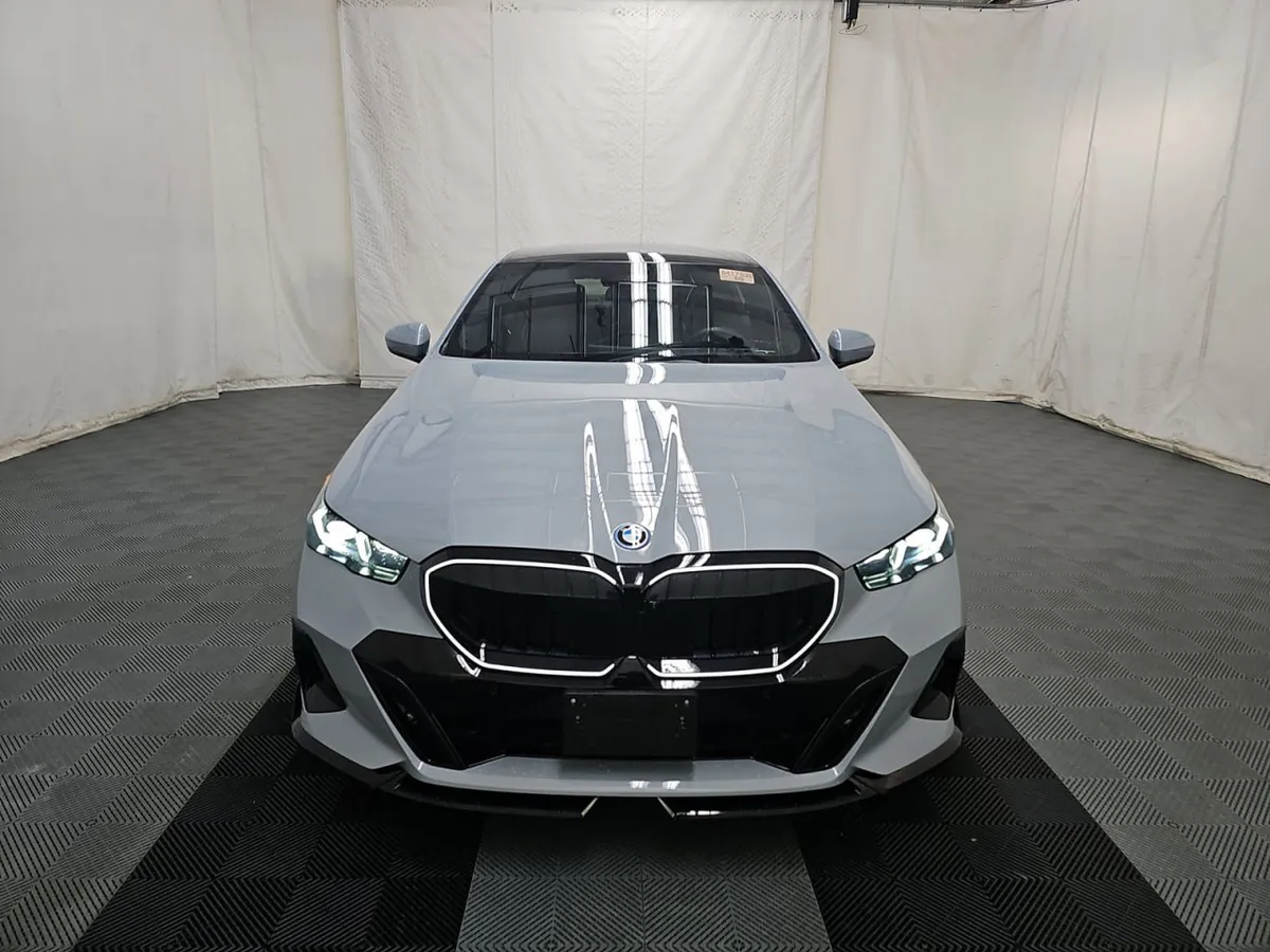 BMW 5 SERIES SEDAN 550E 2026