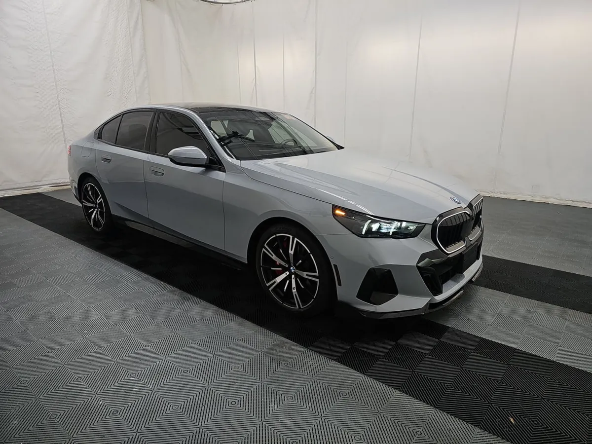 BMW 5 SERIES SEDAN 550E 2026