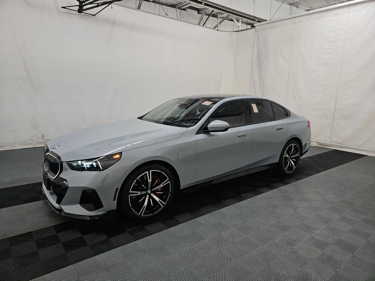 BMW 5 SERIES SEDAN 550E 2026