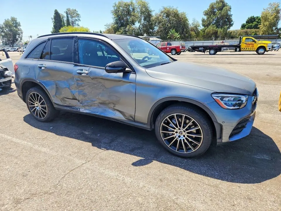 MERCEDES-BENZ GLC 300 2021