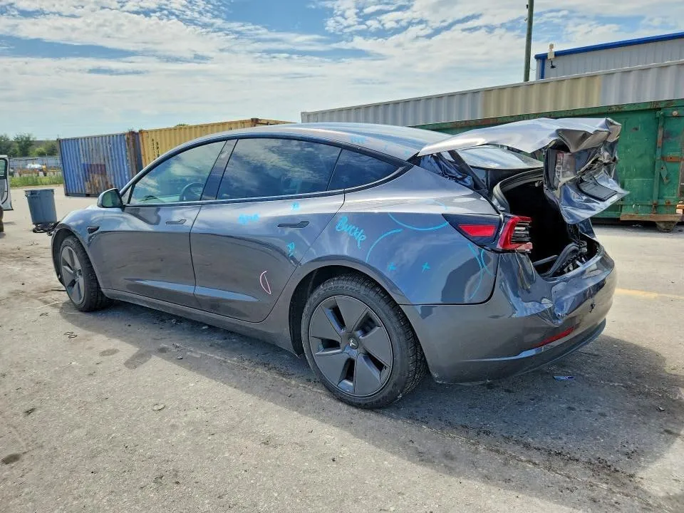 TESLA MODEL 3 2023