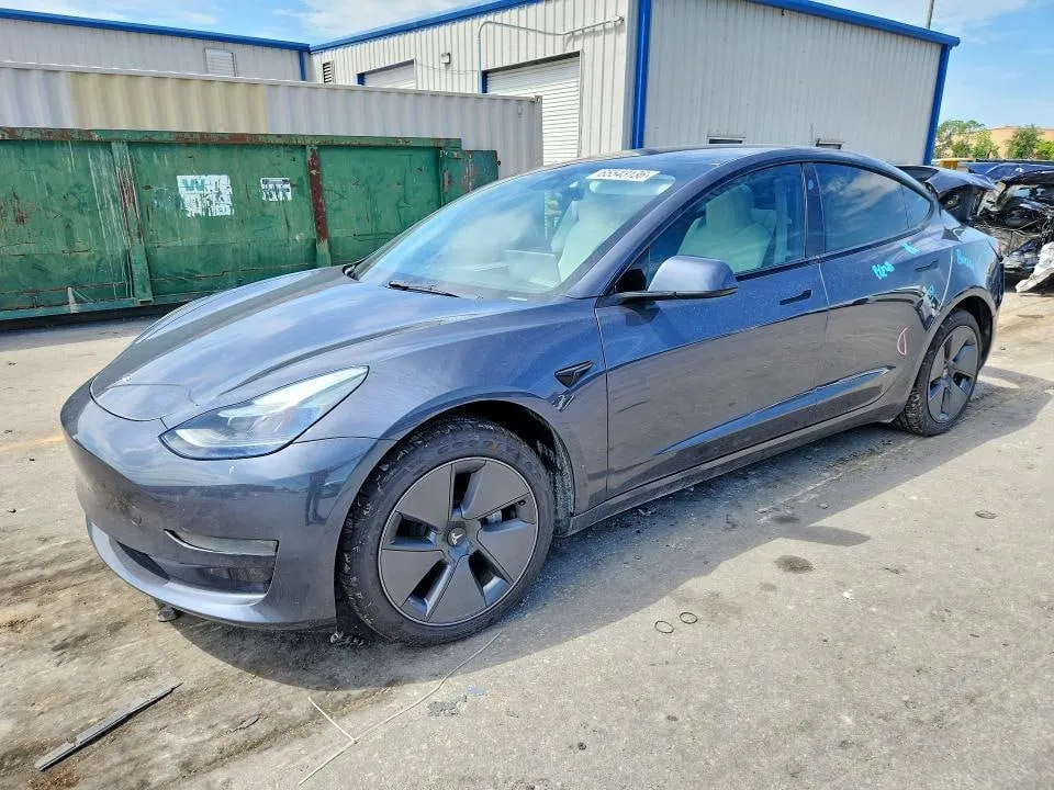 TESLA MODEL 3 2023