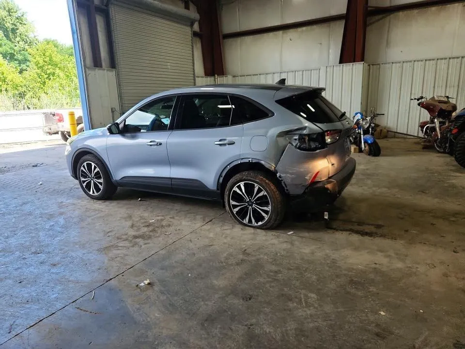 FORD ESCAPE SEL 2022