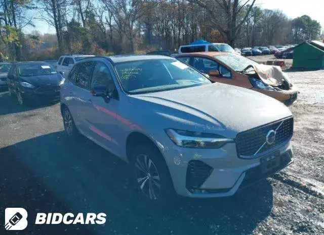 VOLVO XC60 B5 CORE 2024