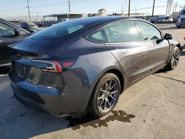 TESLA MODEL 3 2024