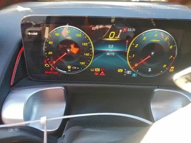 MERCEDES-BENZ GLB-CLASS 2023