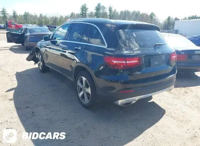 MERCEDES-BENZ GLC 300 2026
