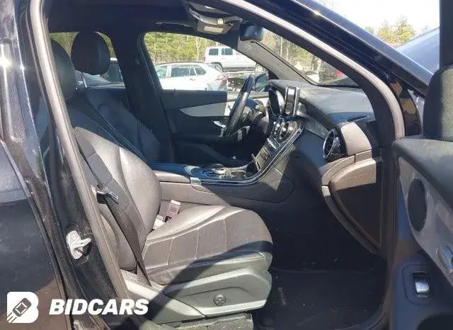 MERCEDES-BENZ GLC 300 2026