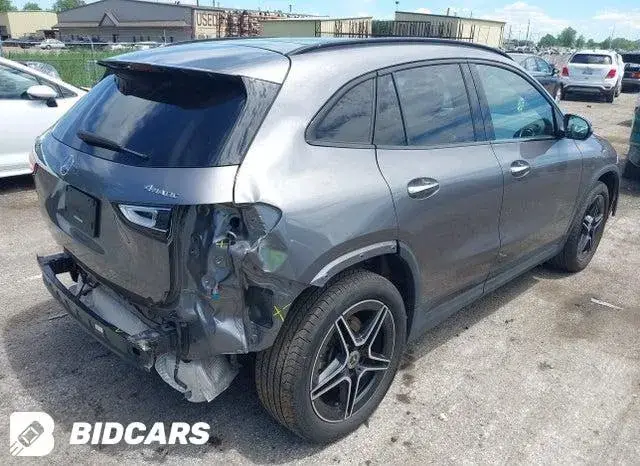 MERCEDES-BENZ GLA 4MATIC 2022
